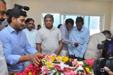 Celebs Pay Condolences to C Narayana Reddy